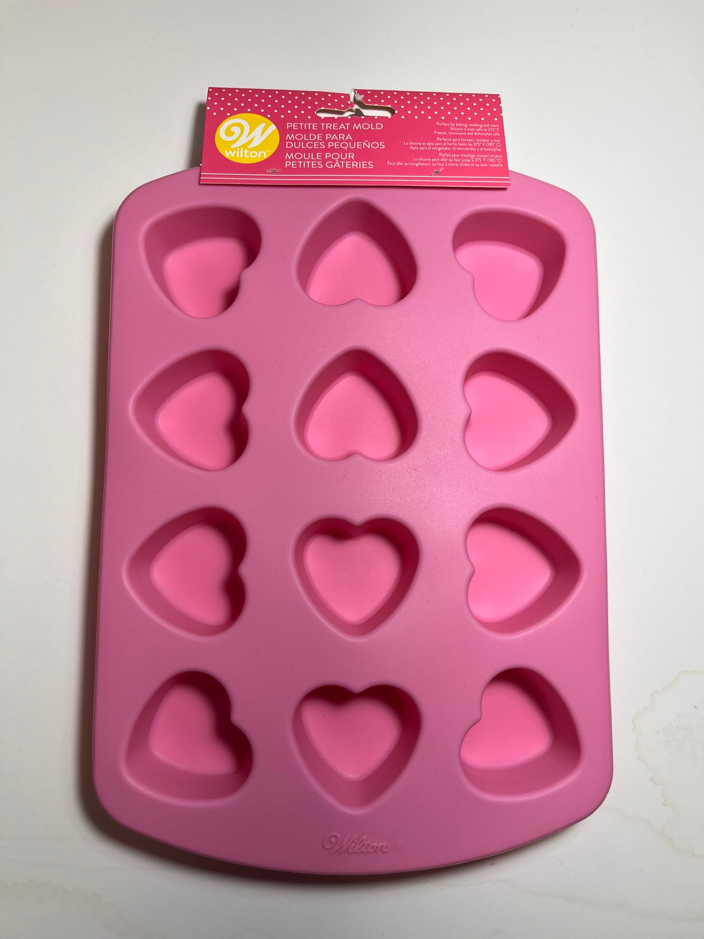 Silicone mold with mini hearts.  12 cavity.  each heart is about 1.5inches.  Great for bite size sweets.  Petite treat mold