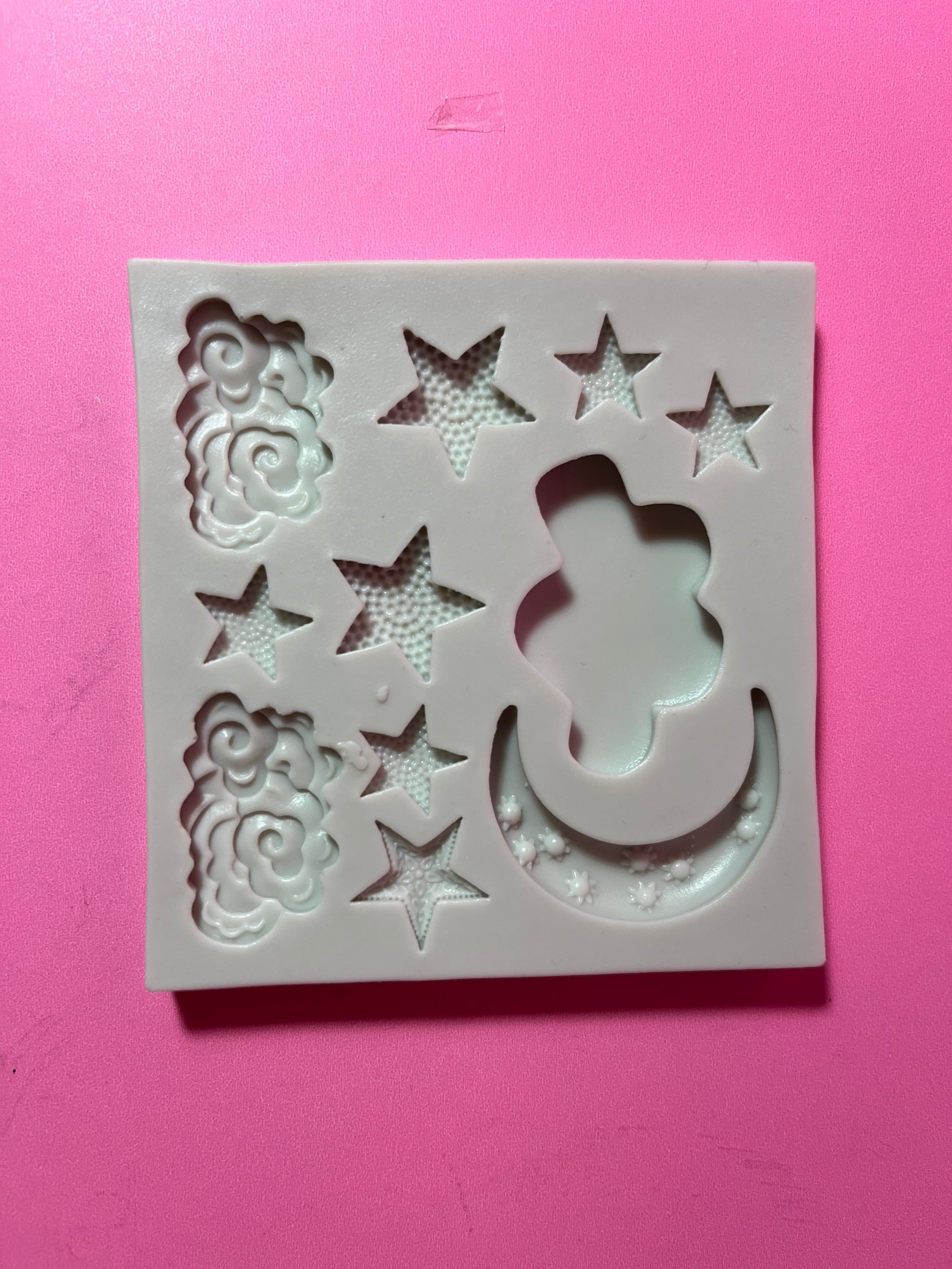Perfect to make fondant or chocolate decorations.  Decorate your baby cake, space cake, twinkle little star...or any cake and use this silicone mold with stars clouds and moon.