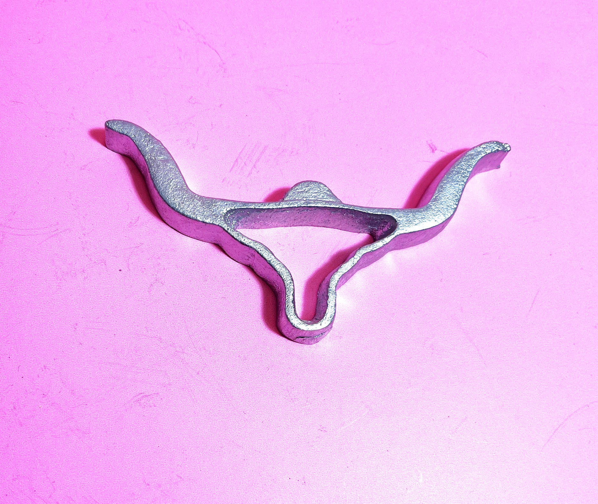 Make authentic buñuelos de viento with this 5-inch Longhorn mold. Create light, crispy Mexican fritters with a touch of Texas western style.