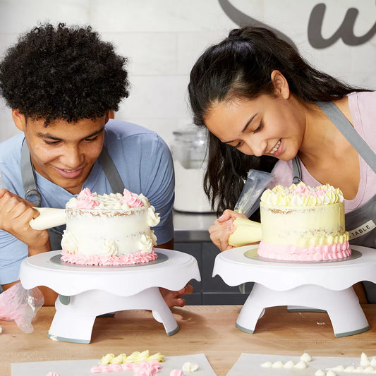 Fun and creative teen cake decorating class for ages 13–17. One-day, 2.5-hour hands-on class where all supplies are provided. Perfect for beginners and teens who love baking and creativity. Hosted at Bake A Cake in Pharr, TX.