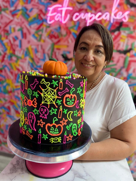 Learn to bake and decorate a beautiful cake from scratch in this one-day class near you at Bake A Cake in Pharr, TX. 100% in Spanish! All materials included. Ages 15+.