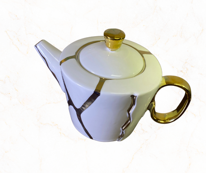 Piccole Ore Teapot with Gold Trim ✨