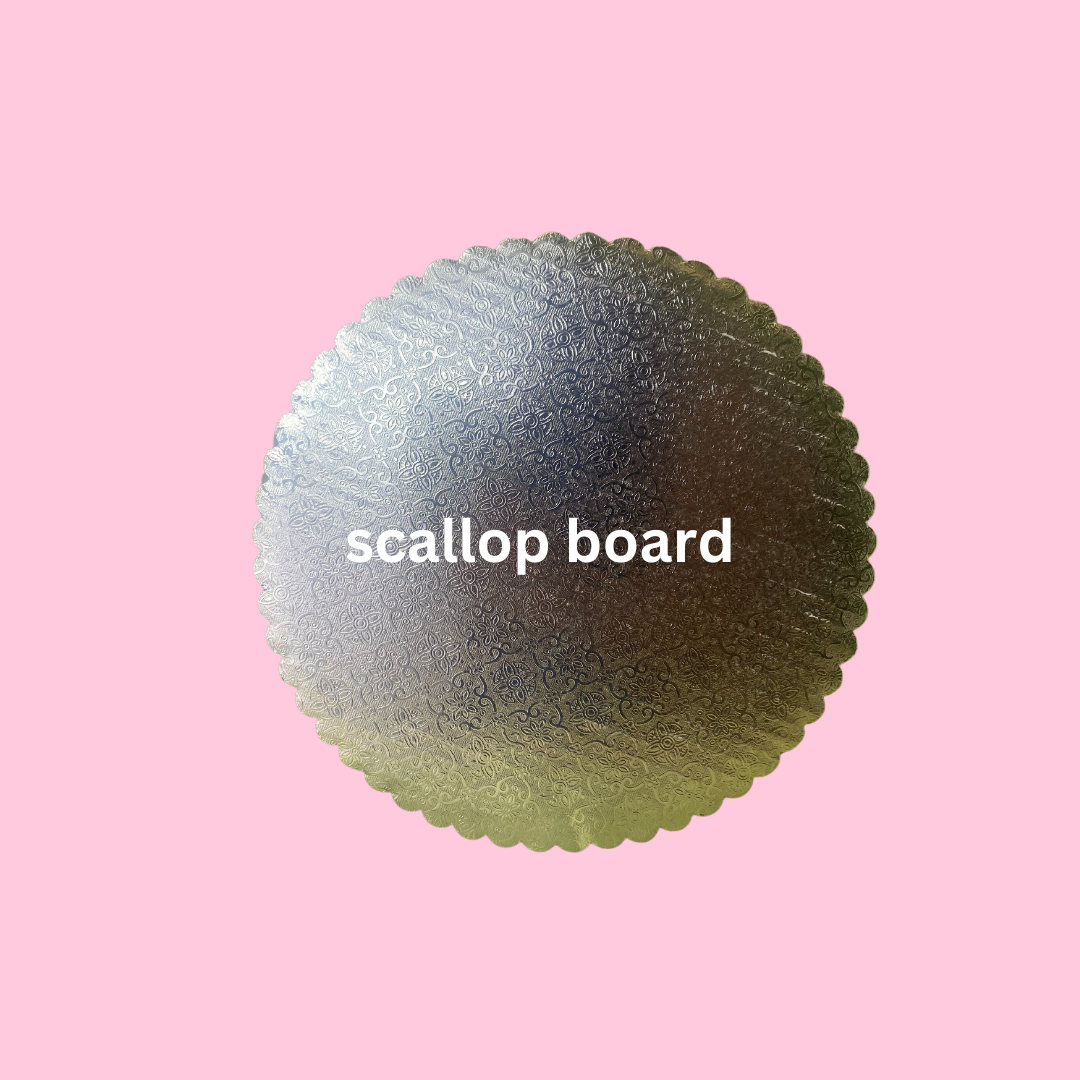 Place your cakes on durable carry-out boards and elevate their presentation with these scallop-designed sturdy boards, perfect for showcasing your cakes.